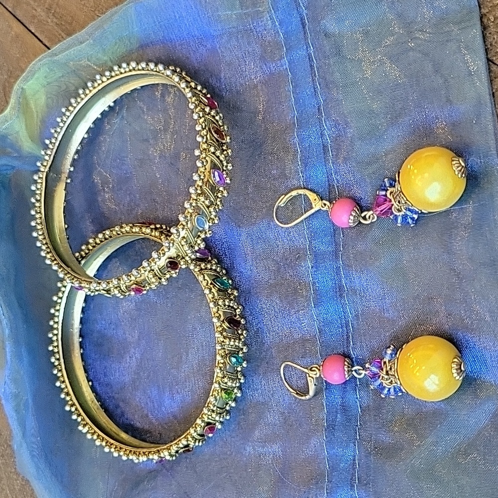 Cache Bracelet and Earrings Set